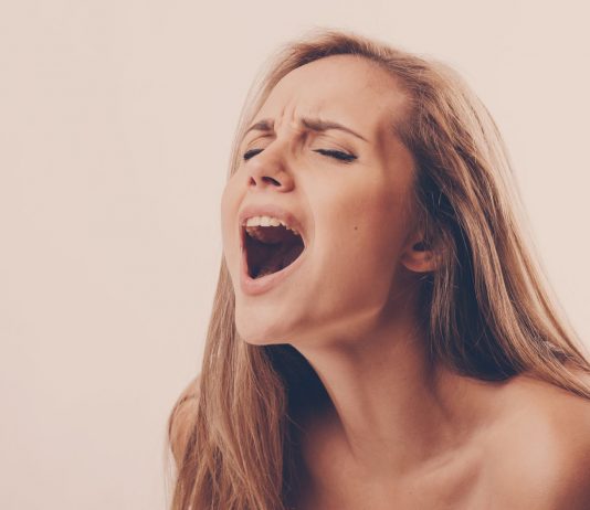 Le peegasme, orgasme fantastique ou pratique dangereuse ? peegasme